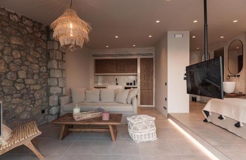 Paralia Vergas Villa | Bungalows at Almiros Beach