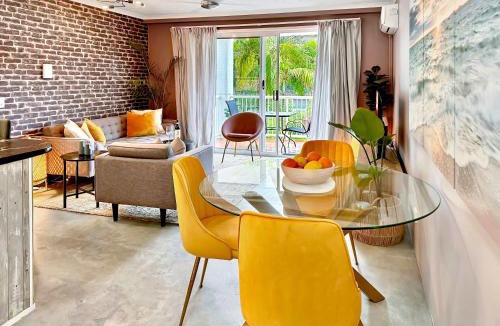 Burleigh Heads Apartment | Burleigh Heads Koala Park Pool & Parking