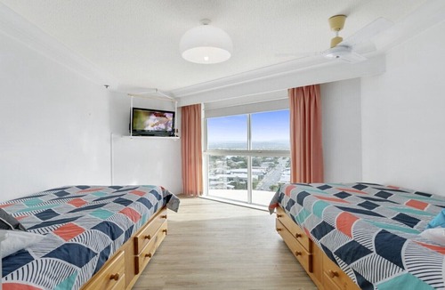 Miami House | Burleigh Surf Spectacular Views from all Rooms