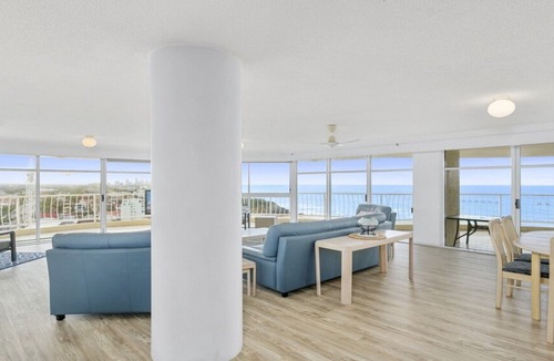 Miami House | Burleigh Surf Spectacular Views from all Rooms