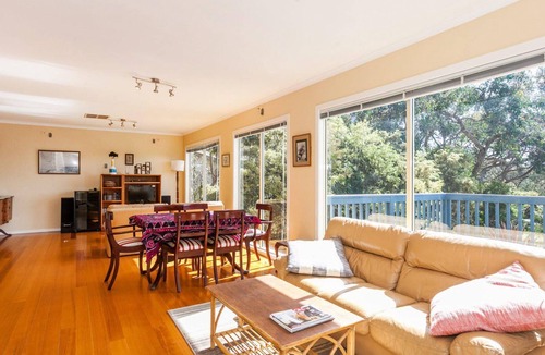 Anglesea House | Bushlark - At Anglesea
