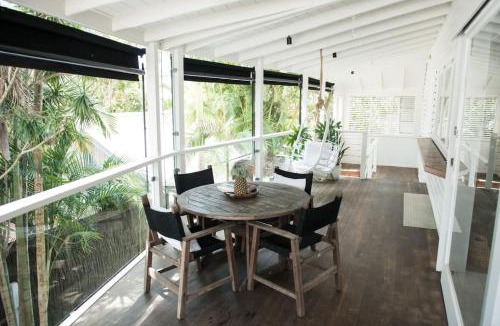 South Brisbane House | Cactus Rose Villa - Private Stay in Byron