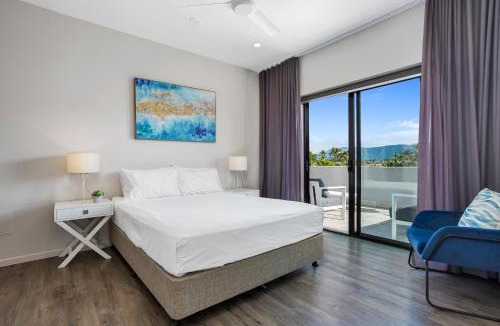 Cairns North Apartment | Cairns North 4-Bed with Outdoor Dining & Pool