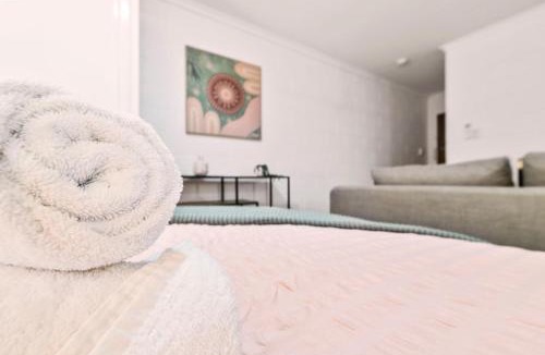 Edge Hill Apartment | Cairns Retro Studio Charm in Edge Hill