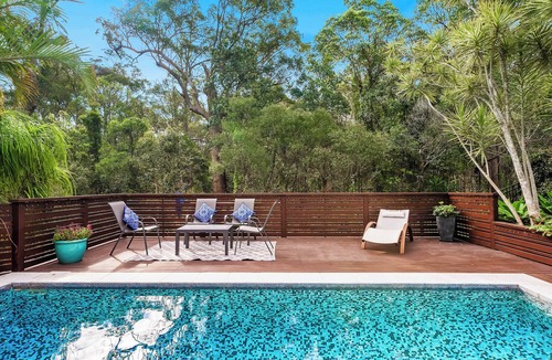 Upper Coomera House | Calm By Khove Summary