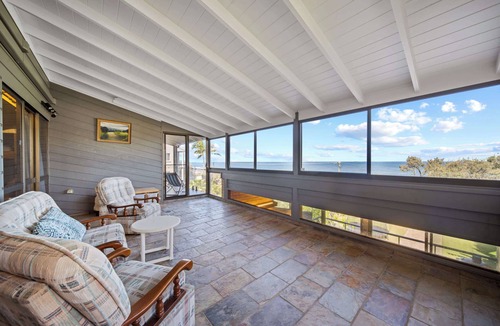 Moreton Bay Region House | Caloundra Retro Beach House in Front of Ocean