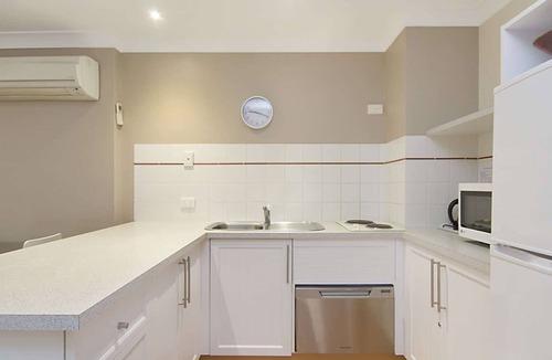 Coolangatta Apartment | Calypso Plaza 419 - Coolangatta Beachfront - Min. 3 Night Stays!