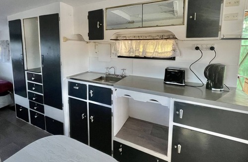 Maroochy River House | Camp in comfort, 10 min to the beach. Pet friendly