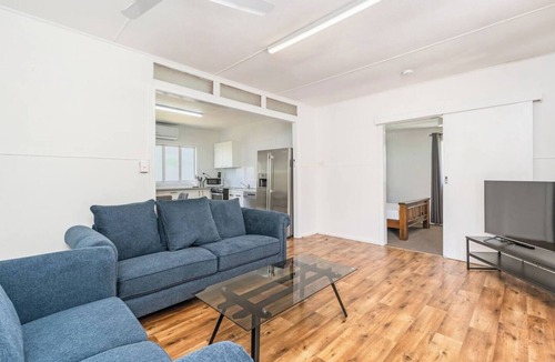 Torquay House | Campbell Cottage A Beachside Escape in Torquay