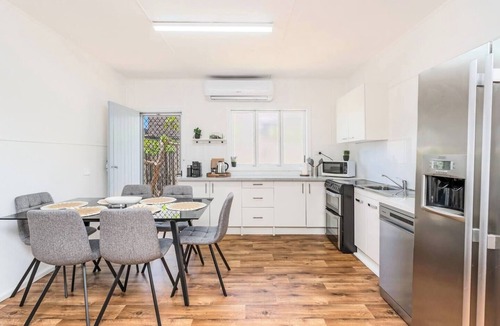 Torquay House | Campbell Cottage A Beachside Escape in Torquay