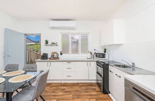 Torquay House | Campbell Cottage A Beachside Escape in Torquay