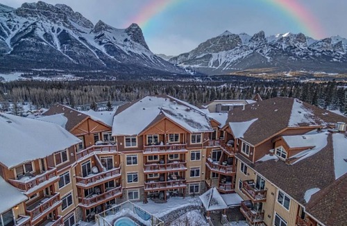 Canmore Condo | Canmore Studio | King Bed + Soaker Tub