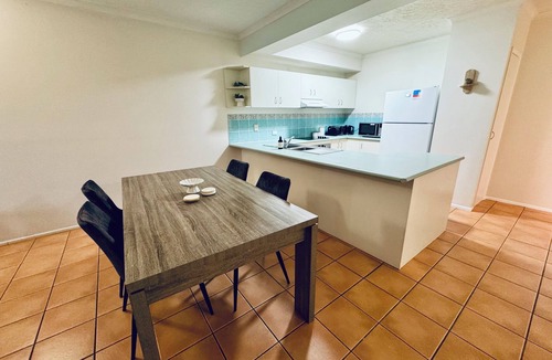 Cannonvale Apartment | Cannonvale Ground Floor Apartment - 2 bed - Sleeps 4 - Swimming Pool