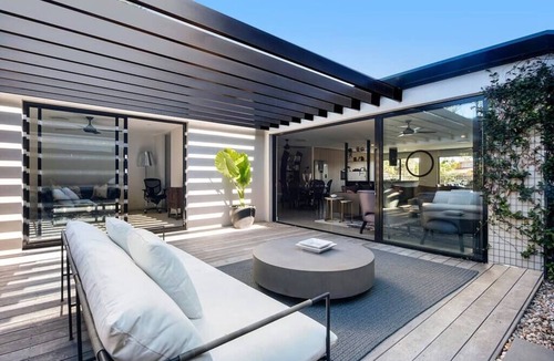 Surfers Paradise House | Capri Waterfront Oasis Pool, 4bd steps to Surfers