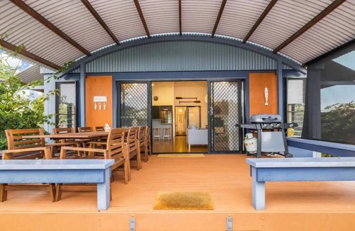 Woorim House | Capricorn Dancer - Architecturally Designed Beachside Bungalow (Dog Friendly)nn