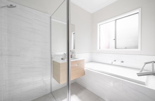 Griffin House | Casa Callistemon - Cute & Cosy Suburban Escape 10 min from North Lake Westfield