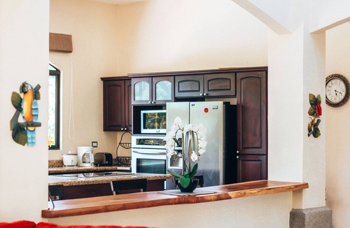 Esterillos Oeste House | Casa Colibri - Hidden Gem with spacious rooms