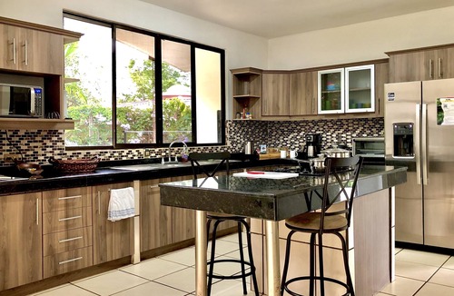 Alajuela House | Casa Dali - Secluded yet close to SJO Airport & INCAE - King bed, fast wifi