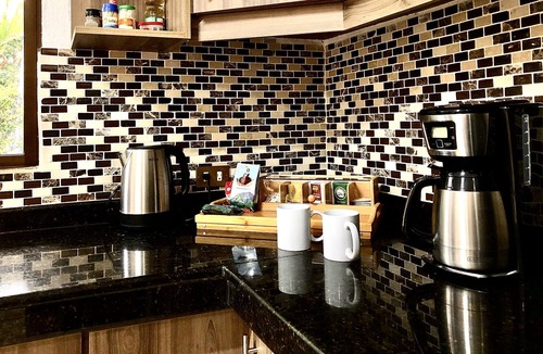 Alajuela House | Casa Dali - Secluded yet close to SJO Airport & INCAE - King bed, fast wifi
