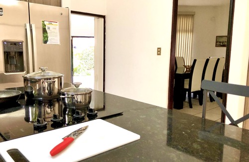 Alajuela House | Casa Dali - Secluded yet close to SJO Airport & INCAE - King bed, fast wifi
