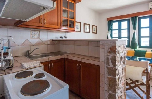 Votsi Apartment | Casa Milos Studio - Sea View, Few Steps From Beach