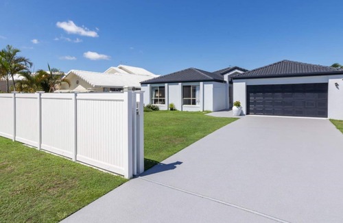 Banksia Beach House | Catch and Relax on Cosmos