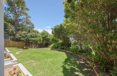 South Gladstone House | Central 5BR +4Bath with pool and sea views