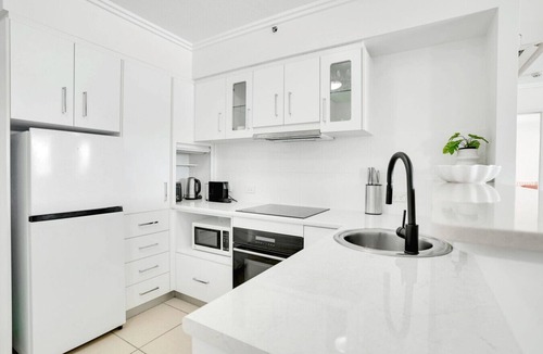Cairns Central Business District Apartment | Central Cairns Condo with Rooftop Pool, City Views & Secure Parkin