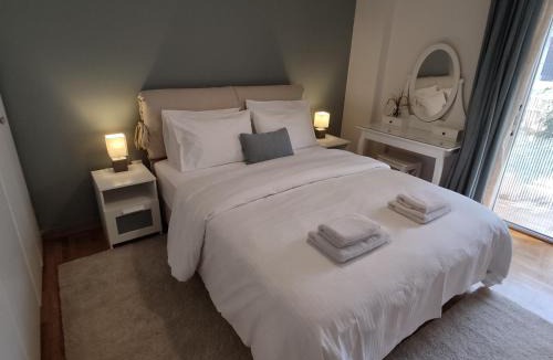 Neos Kosmos Apartment | Central & Comfortable, 70m² Apt in Neos Kosmos