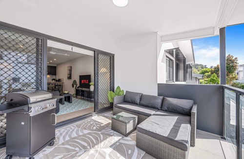 Mount Gravatt East Apartment | Central Location: Near Westfield & 11 kms to City!