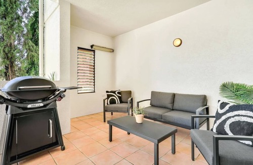 Cairns North Apartment | Central Park - City Fringe- Luxury 3BR Apartment | Pool, Balcony & CBD Fringe