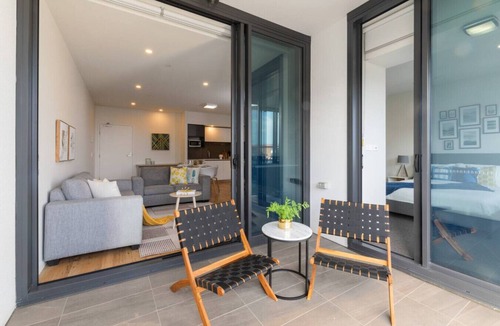 South Brisbane Apartment | Central Unit w/Modern Design, Close to Everything