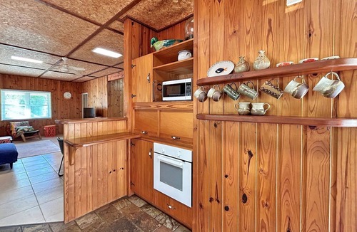 Amity Point House | Chalet style home close to beach