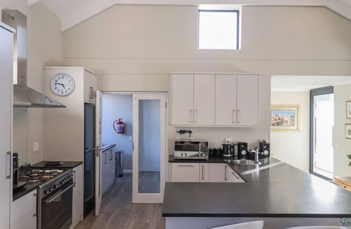 Vermont House | Champagne Air Luxury Villa with pool, pet friendly