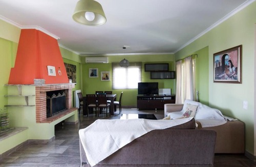 Kato Diminio House | Chara's Private Villa with Swimming Pool & jacuzzi