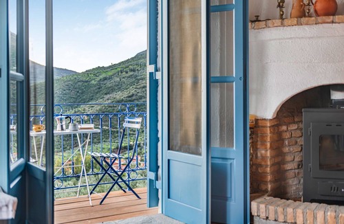 Tiros House | Characterful restored Greek house close to both mountain and sea