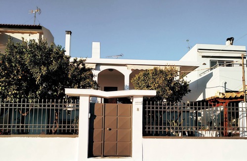 Kalyvia Thorikou House | Charming 2-Bed Vacation House in Lagonisi Attikis