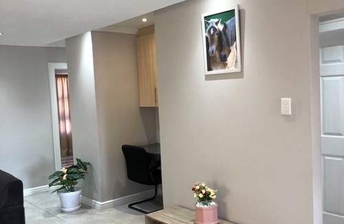 Port Elizabeth Apartment | Charming 2-bedroom apartment with WiFi in Gqeberha