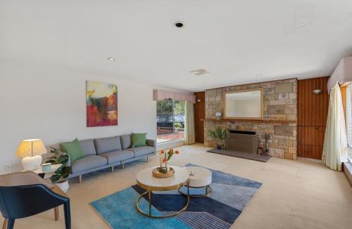Robertson House | Charming 4BR House w Pool and Parking near Sunnybank