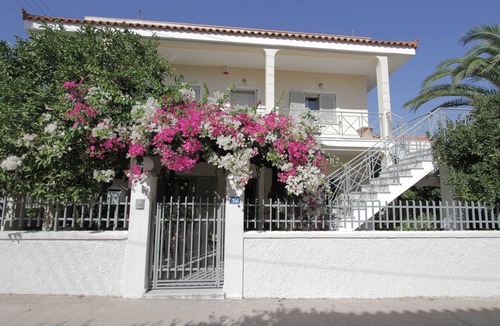 Spata-Artemida House | CHARMING MEDITERRANEAN COTTAGE NEAR THE BEACH AND CLOSE TO THE AIRPORT AND PORT