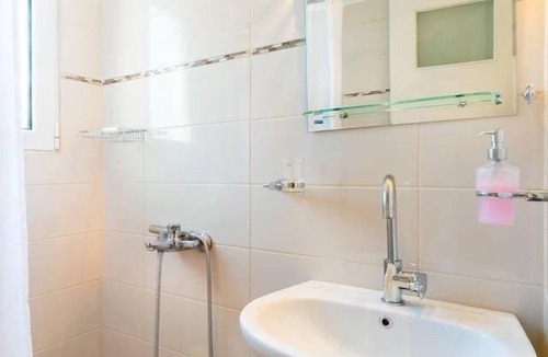 Ampelokipoi Apartment | Charmy Petit 1 Bedroom Flat in Athens