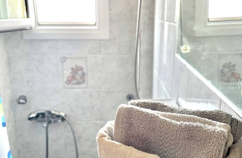 Agia Paraskevi Apartment | Chic & central studio in the northern sunburns of Athens