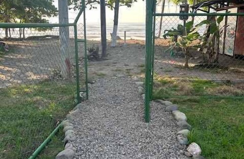 Esterillos Oeste House | Chill Surf Getaway, 1 Min Walk to the Beach