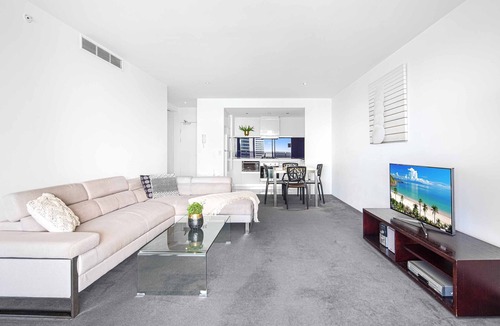 Surfers Paradise Apartment | Circle on Cavill Ocean View