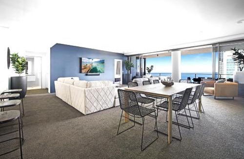 Surfers Paradise Apartment | Circle on Cavill Sub Penthouse w/4 bedrooms