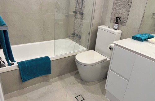 South Brisbane Apartment | City pad suit Qld uni/mater hosp staff as opp mater Hosp . Min 3 mth booking