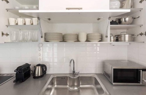 Mets Apartment | Classic Living 2 Bd Historic Apt w Acropolis View