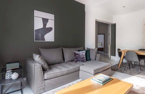 Mets Apartment | Classic Living 2 Bd Historic Apt w Acropolis View