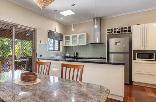 Wellington Point House | Classy Resort Feel home with Pool