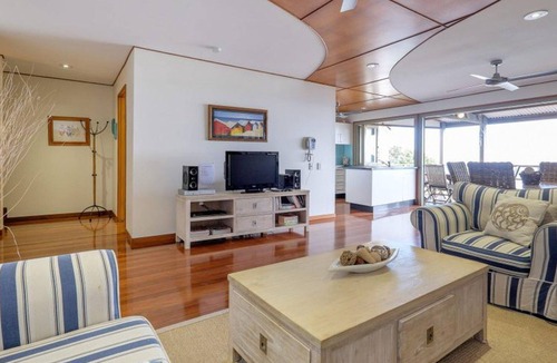 Point Lookout Apartment | Claytons 8 | 3 bed, 2 bath, sensational views, no need for a car! Beachfront :)